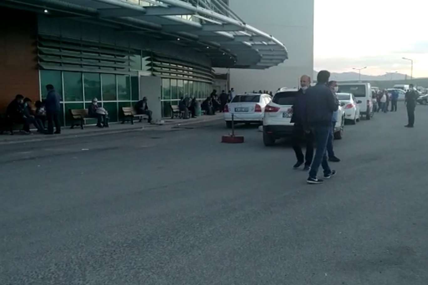 Ağrı'da elektrik akımına kapılan genç hayatını kaybetti Ağrı'da elektrik akımına kapılan genç hayatını kaybetti